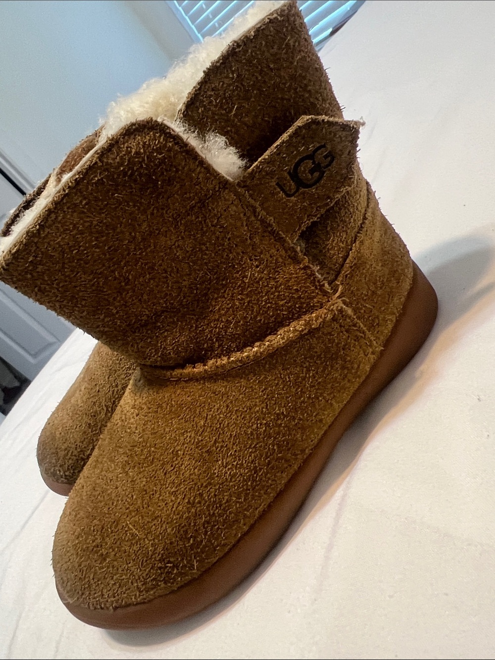 UGG Kids Chestnut Suede Shearling-Lined Boot